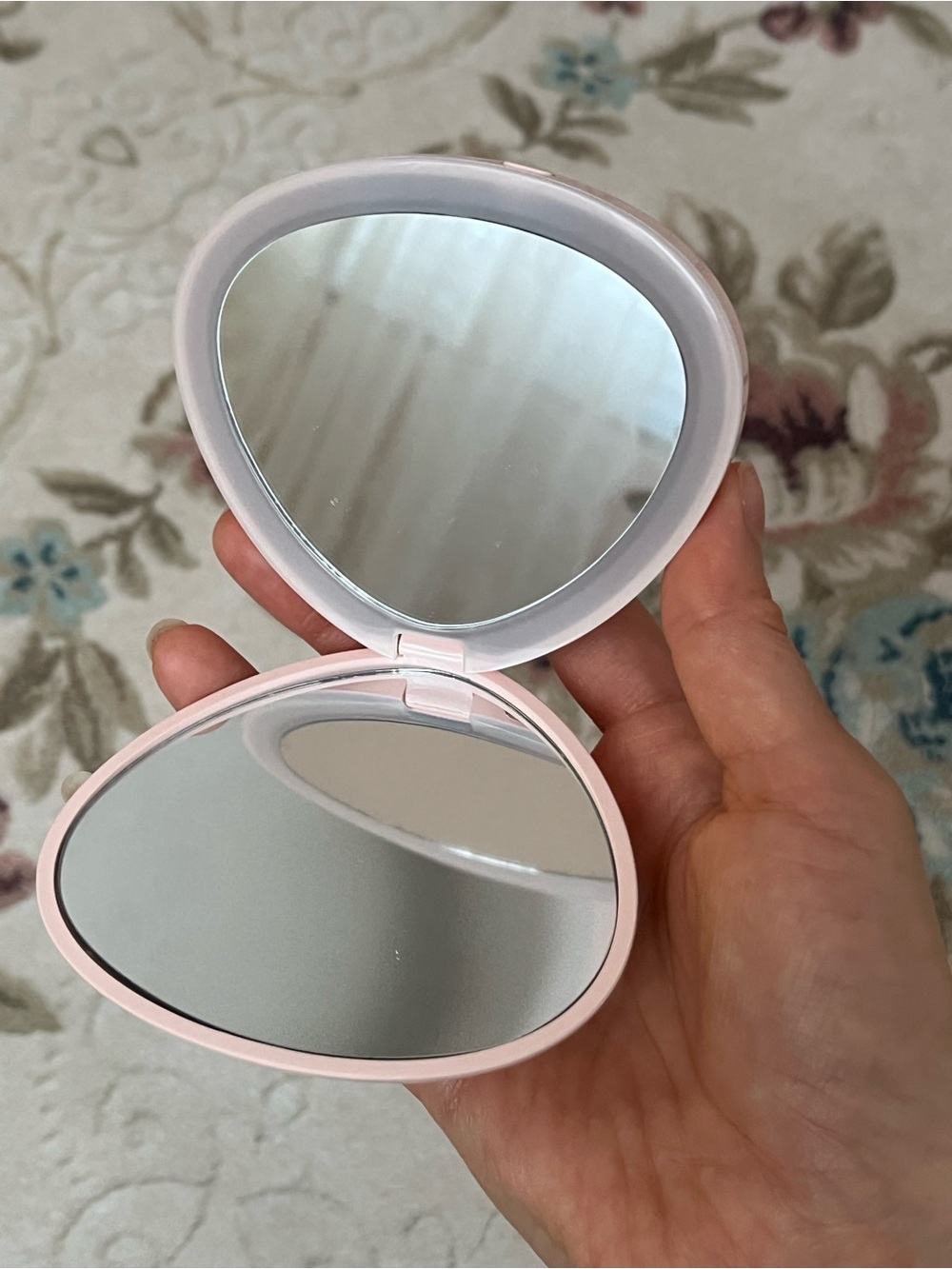 Pastel Pink Shell Compact Mirror - Picture 4 of 5